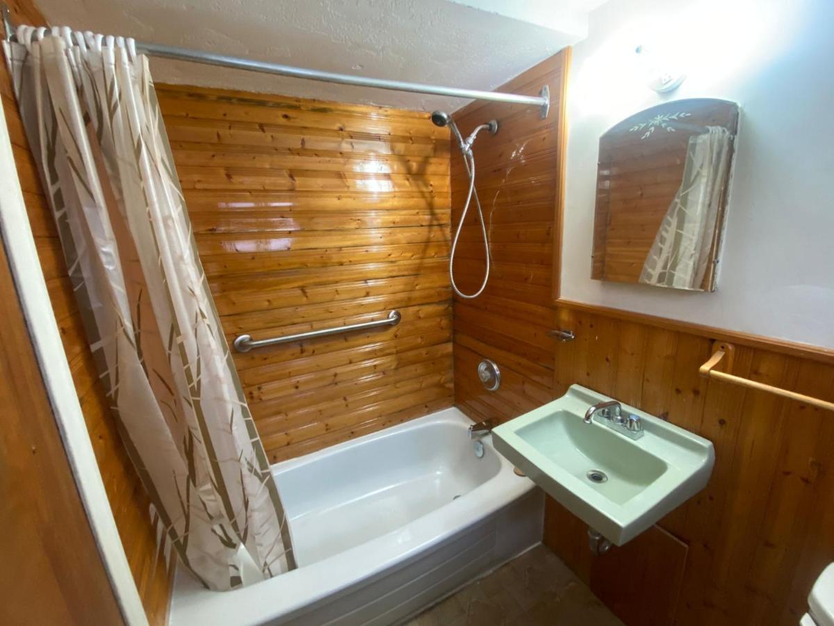 Hillcrest Motel Сент-Джон Екстер'єр фото